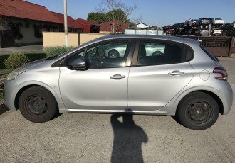 Usa stanga fata Peugeot 208 Hatchback 5 usi 1.2 benzina An Fabricatie 2013 km-192.000