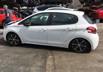Usa stanga fata Peugeot 208 xs lime Hatchback 5 usi 1.2 benzina An Fabricatie 2016