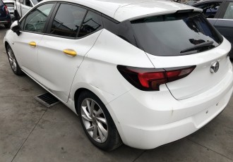 USA STANGA SPATE Opel Astra K Hatchback 1.4 benzina An 2019 km- 37.000